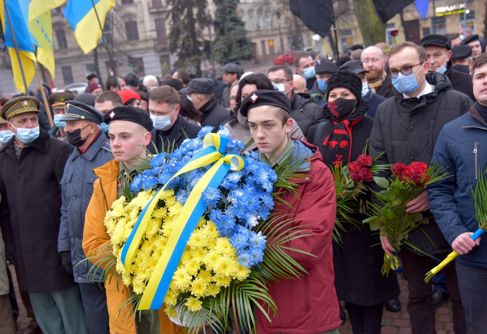 Марш бандеры. Ществия Степана Бандере. Шествия в честь Степана Бандеры. Украина Степан Бандера шествия. Шествия в честь Степана Бандеры фото.