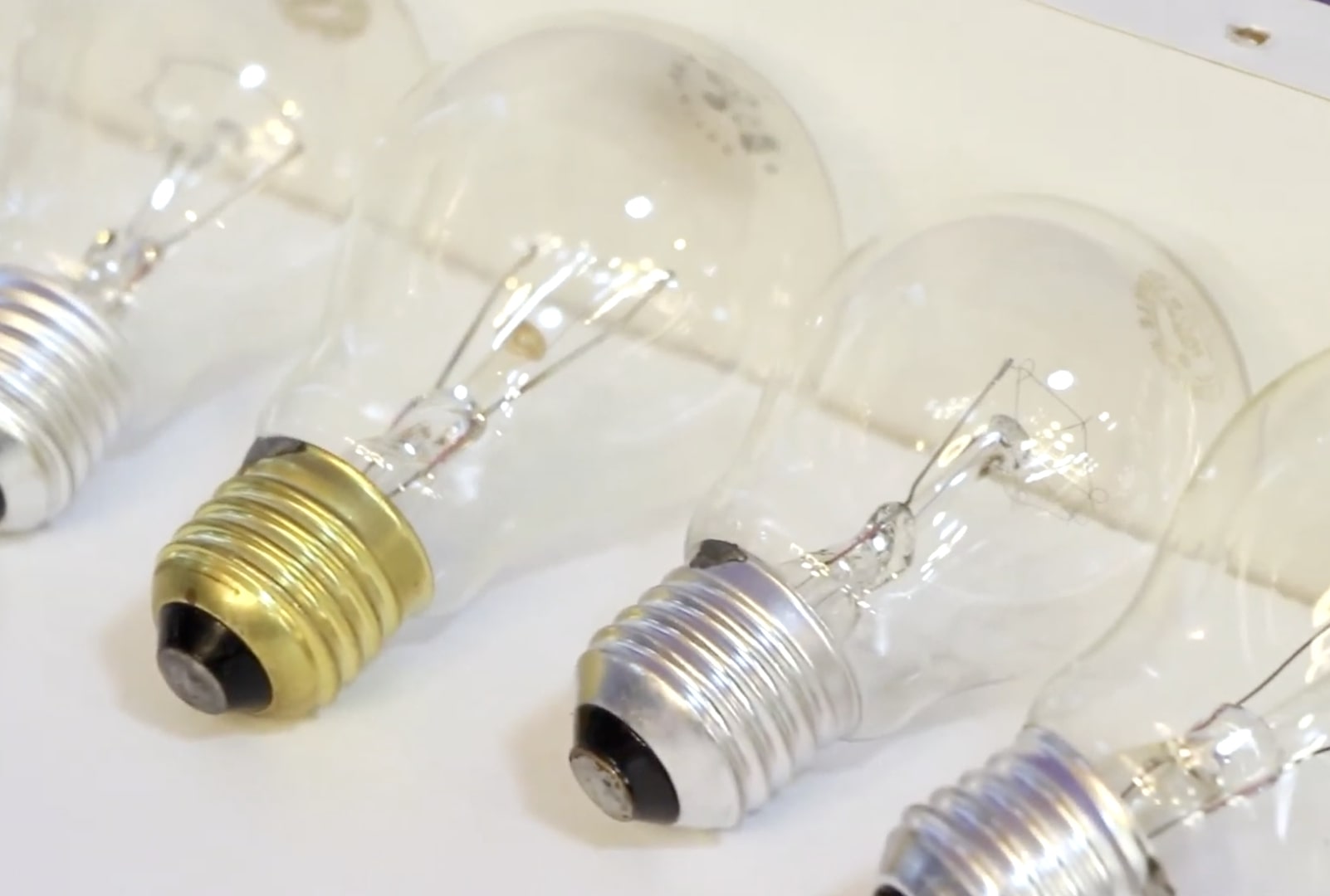 Графік відключення світла у листопаді в Дніпрі: жителям зробили оголошення