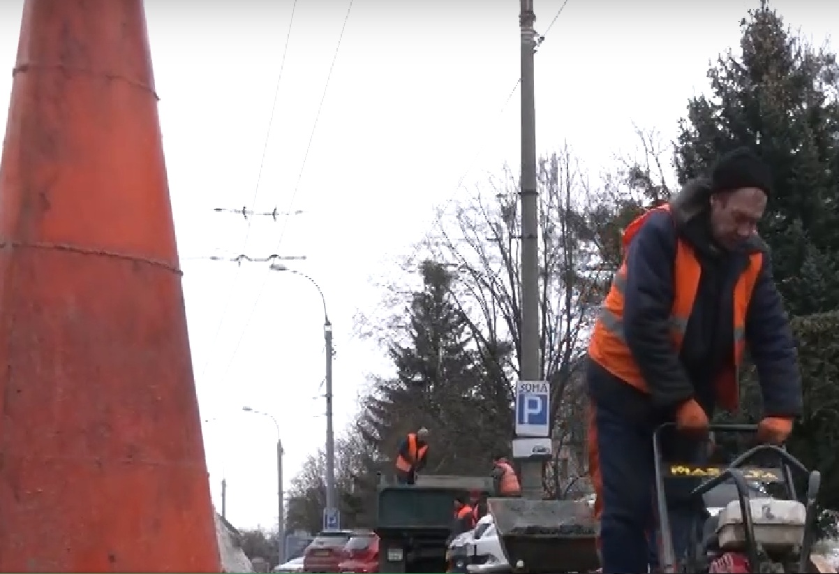 Обмеження руху транспорту в Дніпрі: де незручності триватимуть два тижні